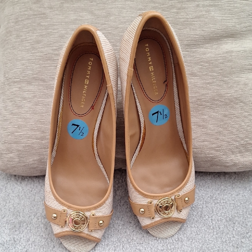 Tommy Hilfiger Beige and Cream Wedge Shoes - Picture 2 of 8